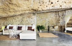 Cave House in Cordoba, Spain / UMMO Estudio
