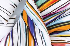 Laura Knoops — Graphic Design, Textile & Video ZigZagZurich #bedding #knoops #pattern #zigzag #color #colours #video #textile #bed #linen #zurich #kinetic