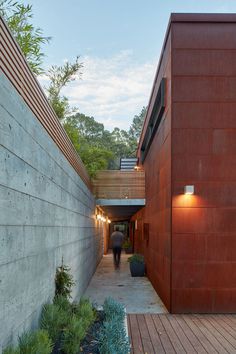 Hillside Residence by Zack de Vito Architecture / California