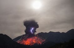 Sakurajima Volcano – Fubiz™ #lightning #photography #fire #volcano