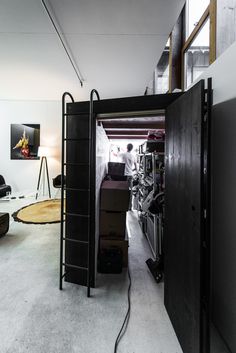A 'Living Cube' Which Serves As Both A Storage Space And A Bed DesignTAXI.com #interior #loft #closet #furniture #bed #studio