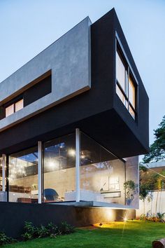 This São Paulo House Has a Mixed Structural Design that Combines Concrete with Steel 14