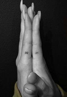 Pray – Finger Tattoo