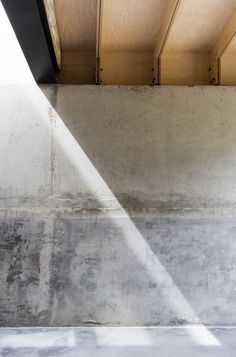 Plywood House by Simon Astridge. #concrete #simonastridge #wall