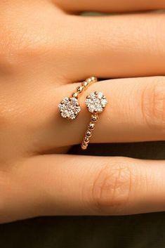 Charming gold diamond engagement ring