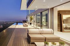 The Essence of Modern Living above LA: Luxury Mansion in Hollywood #hollywood #modern #mansion #elegant #architecture #luxury