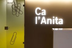Ca l'Anita #cal #design #graphic #roses #environmental #architecture #signage