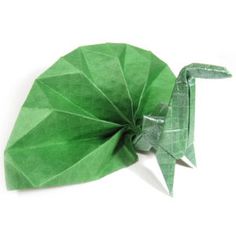 How to make an origami peacock with spreading feathers (http://www.origami-make.org/howto-origami-peacock.php) #origami #peacock #origamipe