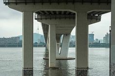 Manuel Alvarez Diestro Captures Stunning Photos of Seoul's Bridges