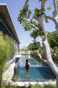 Contemporary Pavilion Residence with Linear Swimming Pool 10