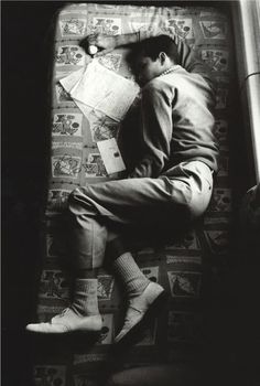 Anthony Perkins sleeping between takes on the set of Psycho, 1960 #white #psycho #perkins #sleep #black #photograph #portrait #anthony #1960