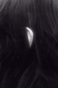 tumblr_komhhxkYEu1qz7lxdo1_500.jpg (465×700) #hair #ear #photography #minimal