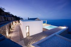 Melana Villa: contemporary architecture with traditional materials