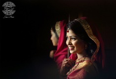 Some Best Mesmerizing Off-Beat Mirror Wedding Poses You Must Have Them for Your Wedding