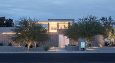 Strong Geometry Shaping the Exterior of Birds Nest Residence in Arizona #arizona #architecture #modern
