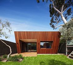 Contemporary Aesthetic Blending with Traditional Layers: Thornbury House #melbourne #architecture #traditional #contemporary