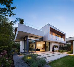 Vancouver House with Ample Garden and Courtyard Spaces15