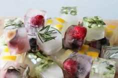 DIY flavored ice cubes, via Brit + Co #ice #cubes