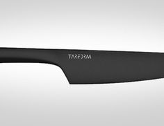 Refined knife. A classic santoku chef´s knife in a single piece ceramic and steel form. #knife #ceramic
