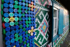 30,000 bottle caps decorate russian pensioner's home #intarsia