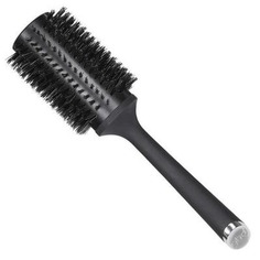 Ghd Ceramic Vented Radial Brush Size 2 Available in four different sizes that are each created specifically for various hair lengths, this 35mm Barrel is perfect for mid-length, with a signature platinum toned end cap with a soft touch, non-slip finish.