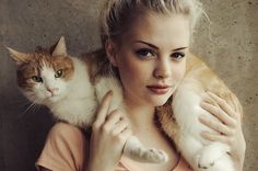 Annadn1.jpg (720×479) #model #eyes #orange #girls #cats #beautiful #kitties #green