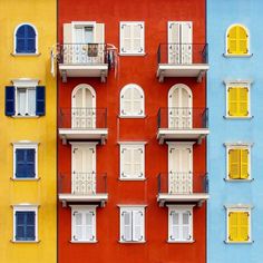 Diletta Pacifici Takes Incredible Minimalist and Colorful Urban Photography