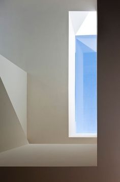 House On The Rocks by Fran Silvestre Architects | Yatzer™ #flat #architecture #minimal #surfaces