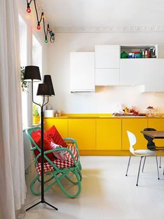 11 Rooms with Sunshine y Bright Spots Photo #interior #design #yellow #decor #kitchen #deco #decoration