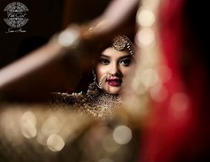 Some Best Mesmerizing Off-Beat Mirror Wedding Poses You Must Have Them for Your Wedding