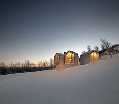 Beautiful House Architecture by Reiulf Ramstad Arkitekter - Split View Mountain Lodge #interior #beautful #wood #architecture #minimal #houses #winter