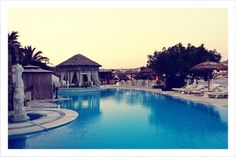 Goodbye Greece, Goodbye Mykonos : misterhonk.de #hotel #pool #greece