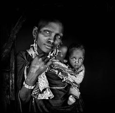 30 Inspiring Examples of Black and White Photography #family #white #child #black #care #photography #embrace #and #mother #beauty