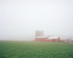 tumblr_lk861cHcCz1qdurkvo1_500.jpg (500×400) #medium #fog #barn #grass #format #tony #luong #photography #film