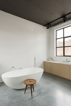 The Design Chaser: Interior Styling | Black Accents in the Bathroom #interior #design #decor #deco #decoration