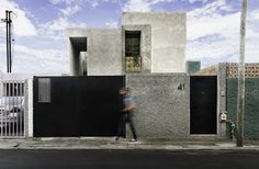 Estudio House / Intersticial Arquitectura