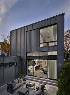 Eastwood Residence / Searl Lamaster Howe Architects