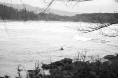 tumblr_lt9xocdAJb1qgdw4uo1_500.jpg (imagem JPEG, 500×333 pixels) #surfer #beach #water #rocks #sea #alone #brazil