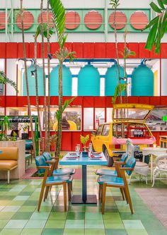 taller KEN populates madero café in guatemala with tropical planting