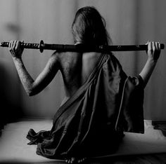 tumblr_myvxkaGUzH1rssi62o1_500.jpg (482×478) #white #woman #sword #black #tattoo #and #samurai