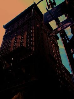 tumblr_lp1kqh6Cb51qmk2dko1_1280.jpg (960×1280) #sign #typography #building #york #colour #new