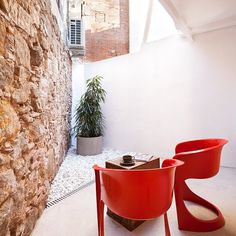 Cozy Little Flat in Barcelona with Low Cost Interior Design