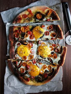 breakfast_pizza_with_eggs