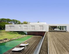 Getaway House in the City of Piracicaba / Isay Weinfeld