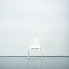 tumblr_lhy8nyXcRh1qamm7n.png 500×500 pixels #white #chair #design #product #on #photography