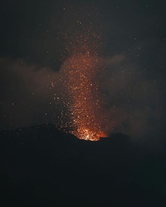 Oliver Arlart Climbs Stromboli Volcano to Capture Spactacular Lava Flow
