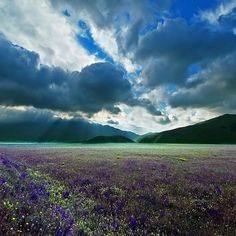 Nature photographs by Edmondo Senatore | Best Bookmarks #mountain #cloud #landscape #photography #sunray