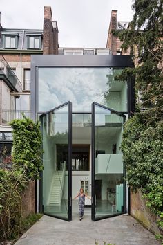 Sculp IT adds "world's largest pivoting window" to a townhouse