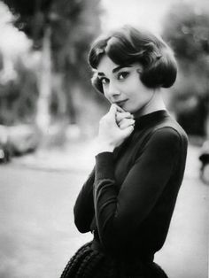 Beautiful Fashions of Audrey Hepburn in the 1950s