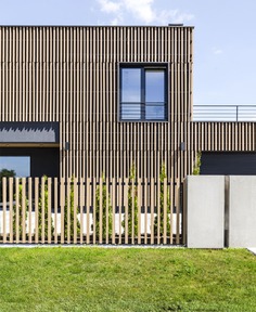 Family House in Poland Connects with the Outdoors - InteriorZine